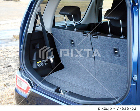 軽乗用車のラゲッジスペース 77636752