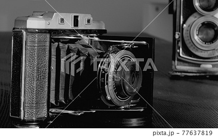 アンティークなカメラ 77637819