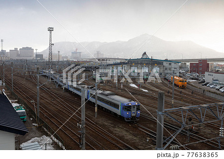 函館駅を出発する特急北斗(キハ183形) 函館―五稜郭間にて 函館駅を出発する特急北斗(キハ183形) 函館―五稜郭間にて 77638365