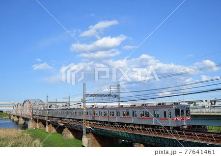 荒川橋梁を渡る京成電鉄3600形電車 リバイバルカラー 77641461