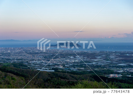 函館山とマジックアワー 77643478