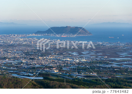 城岳牧場展望台から眺める函館山 城岳牧場展望台から眺める函館山 77643482