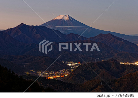 九鬼山から見る未明の富士山 九鬼山から見る未明の富士山 77643999