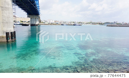 石垣島のサザンゲートブリッジの橋下の景色の写真素材