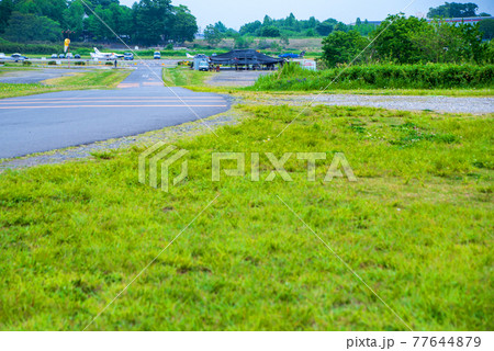 早春の風景　武蔵丘陵森林公園自転車道よりホンダエアポート付近の景色 77644879
