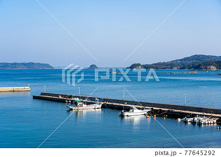 山口県下関市 道の駅北浦街道ほうほくから眺める朝の角島大橋 山口県下関市 道の駅北浦街道ほうほくから眺める朝の角島大橋 77645292
