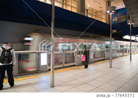 【神奈川県】1月・横浜駅から元町・中華街を結ぶ「みなとみらい線」 77645571