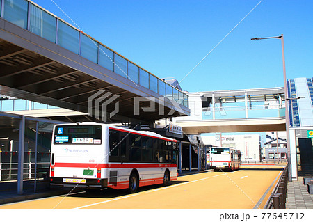 岡崎駅、東口バス乗り場の風景 77645712