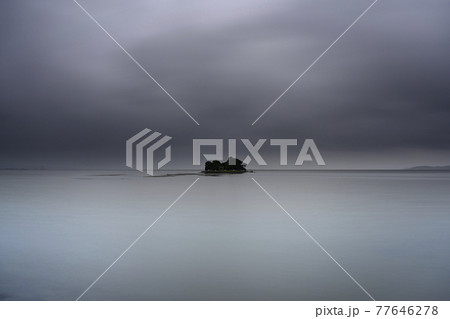 曇りの宍道湖 77646278