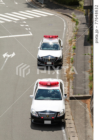 パトカー出動 77648632
