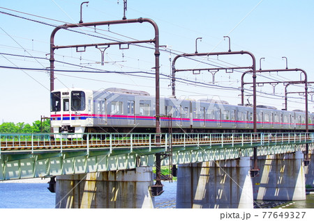 多摩川橋梁を通過する京王線 77649327