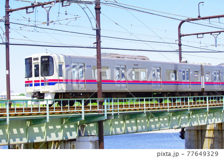 多摩川橋梁を通過する京王線 77649329