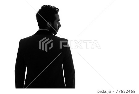 外国人ビジネスマンの後ろ姿 シルエットの写真素材