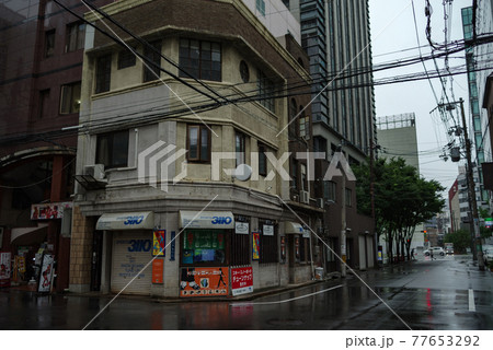 大阪北浜・雨の降る街並み 大阪北浜・雨の降る街並み 77653292