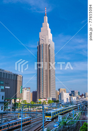 日本の東京都市景観 Nttドコモ代々木ビルや電車などを望むの写真素材