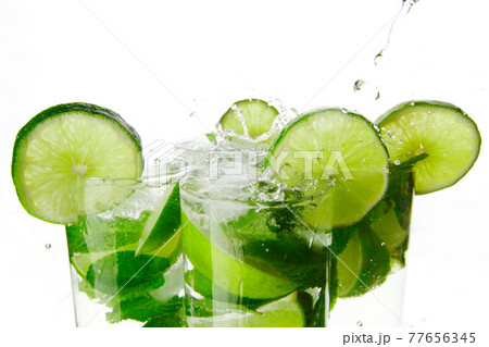 Making mojito cocktails Making mojito cocktails 77656345