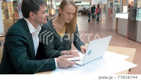 Young businesspeople working outside the office Young businesspeople working outside the office 77656744