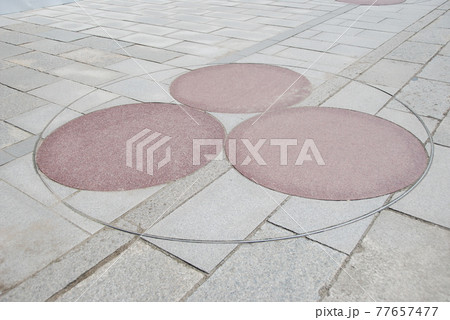 宇豆柱(うずばしら)の跡(出雲大社/島根県出雲市大社町) 宇豆柱(うずばしら)の跡(出雲大社/島根県出雲市大社町) 77657477