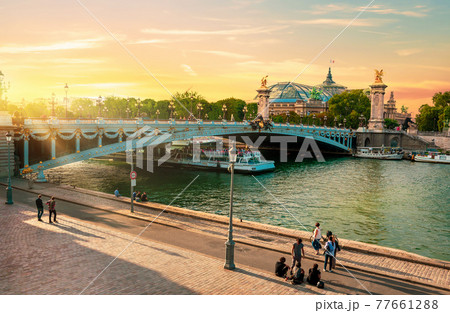 Embankment near bridge 77661288