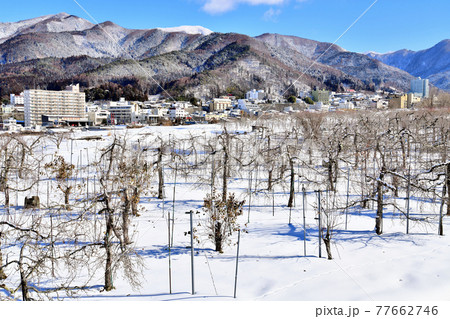 湯田中温泉街方面を望む(長野県山ノ内町)【2021.1】 77662746