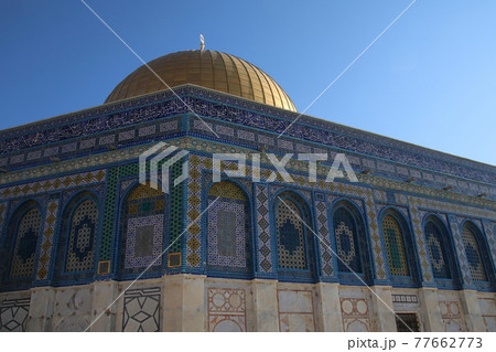 岩のドーム 77662773