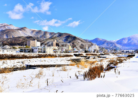 穂波大橋付近より湯田中温泉街方面を望む(長野県山ノ内町)【2021.1】 77663025