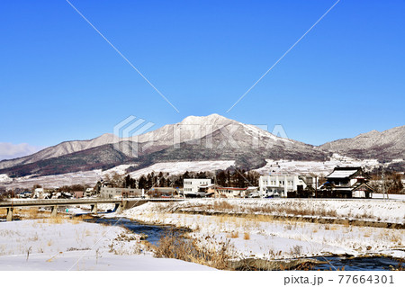 穂波大橋/夜間瀬川付近より高社山方面を望む(長野県山ノ内町)【2021.1】 穂波大橋/夜間瀬川付近より高社山方面を望む(長野県山ノ内町)【2021.1】 77664301