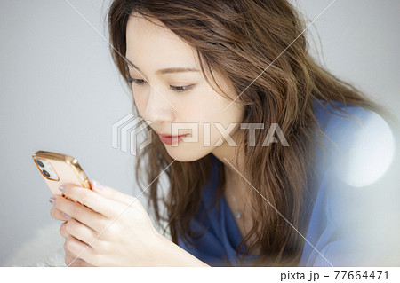 スマホ　リビング 77664471