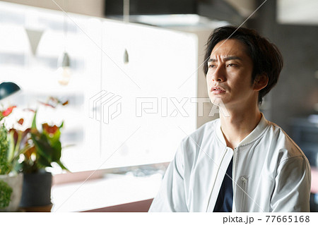 男性ポートレート 77665168