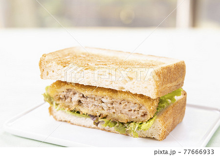 おいしいメンチカツサンド おいしいメンチカツサンド 77666933