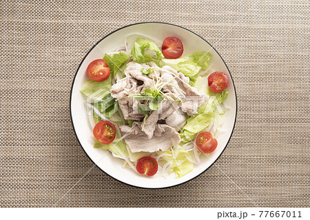 豚肉の冷しゃぶサラダ 77667011