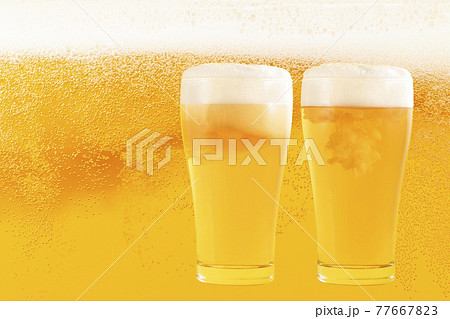 ビールの泡の背景のグラスビール ビールの泡の背景のグラスビール 77667823
