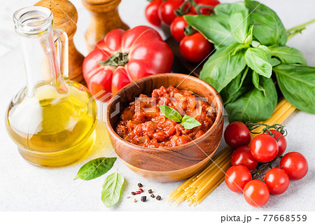 Tomato sauce Marinara, olive oil, uncooked pasta Tomato sauce Marinara, olive oil, uncooked pasta 77668559