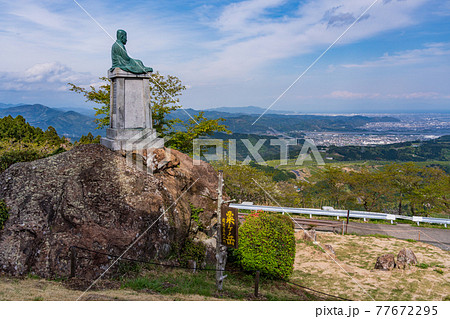 （静岡県）粟ヶ岳山頂から見下ろす、牧之原の茶畑 77672295