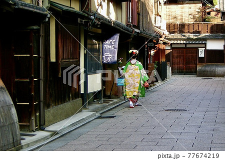 京都、祇園の舞妓さん 77674219