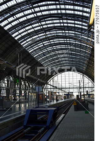 広々したフランクフルト中央駅のドーム（ドイツ） 77675657