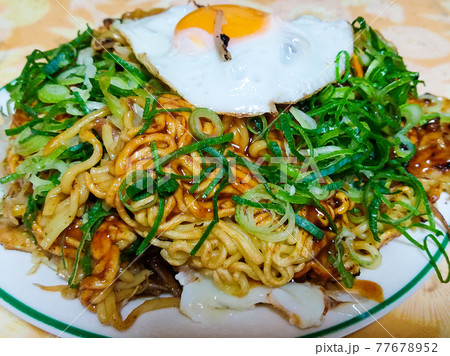 広島風お好み焼きの写真 77678952