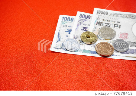 お金、日本円、現金、紙幣と硬貨 お金、日本円、現金、紙幣と硬貨 77679415