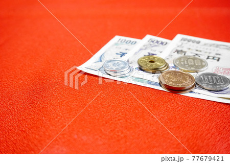 お金、日本円、現金、紙幣と硬貨 お金、日本円、現金、紙幣と硬貨 77679421