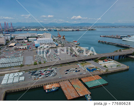 ドローンで空撮した名古屋港金城ふ頭の風景 77680628