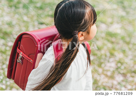 小学校新一年生 77681209