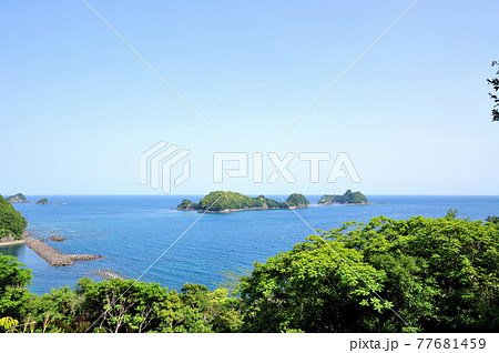 赤崎展望台から赤野島を望む　【三重県北牟婁郡紀北町】 77681459