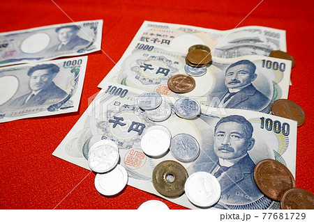 お金、日本円、現金、現紙幣と旧紙幣、硬貨 お金、日本円、現金、現紙幣と旧紙幣、硬貨 77681729