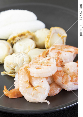 魚介盛り合わせ、ホタテ貝、えび、いか 77682306