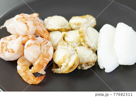 魚介盛り合わせ、ホタテ貝、えび、いか 77682311