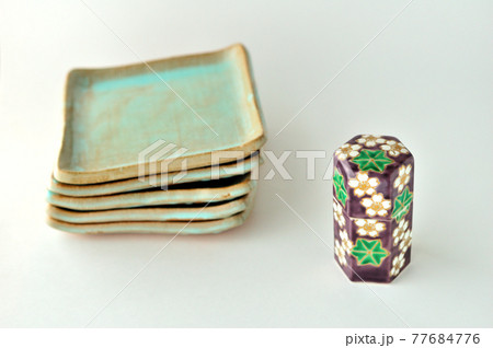 紅葉と花柄の楊枝入れ 77684776