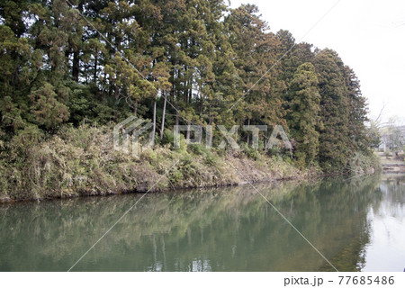 仙台城址　長沼と三の丸土塁 77685486