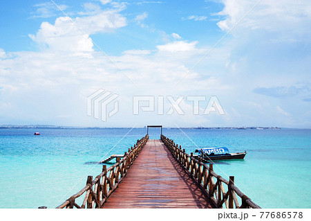 海へ続く桟橋 海へ続く桟橋 77686578