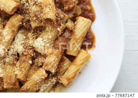 ラグーソースパスタ　ショートパスタのリガトーニ 77687147