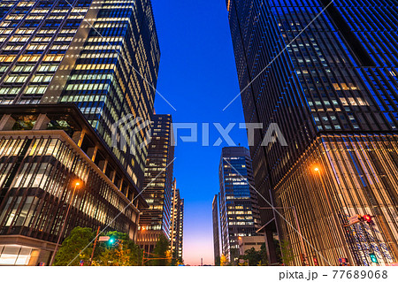 《東京都》日本経済の中心・大手町 《東京都》日本経済の中心・大手町 77689068